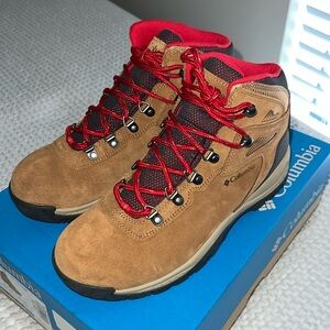 COLUMBIA - Newton Ridge Waterproof Hiking Boots (Women)